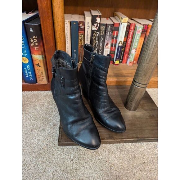 Aquatalia Women’s Size 7 Black Leather Buckle Ankle Bootie Boots Italy Heeled - Picture 4 of 7